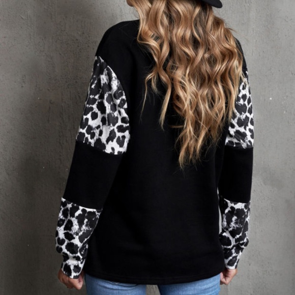 Black and White Animal Print Mock Neck Women's Long Sleeve Top NWT - Picture 7 of 8